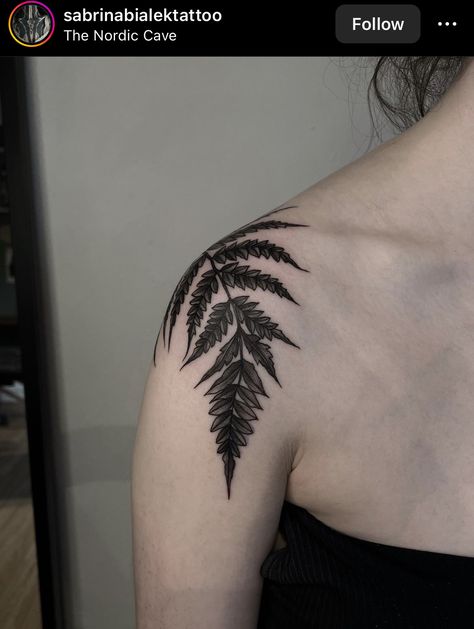 Neck Fern Tattoo, Fern Sleeve Tattoo, Nz Tattoo Ideas, Fern Collar Bone Tattoo, Fern Chest Tattoo, Tattoo Session, Fern Tattoo, Gorgeous Tattoos, Fern Plant