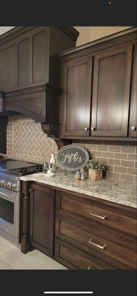 Kitchen Dark Backsplash, Dark Backsplash Kitchen, Dark Kitchen Backsplash Ideas, Dark Kitchen Backsplash, Medium Brown Kitchen Cabinets, Kitchen Backsplash With Dark Cabinets, Dark Backsplash, Brown Cupboards, Dark Brown Kitchen Cabinets