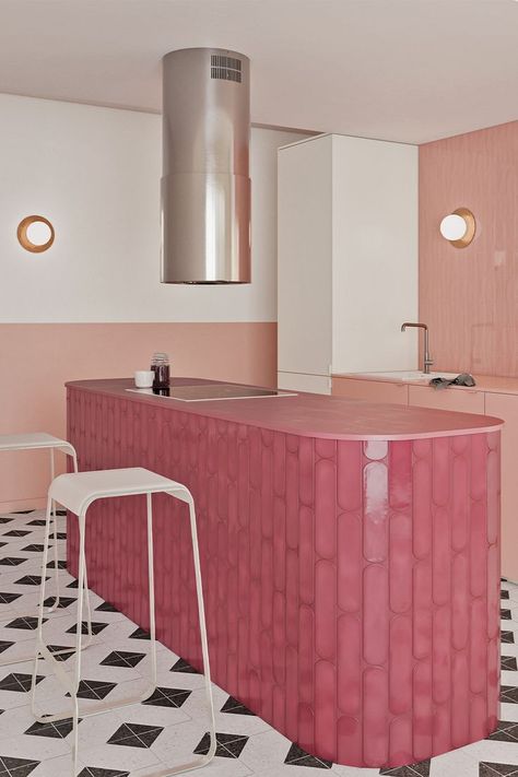 Creative ways to add colour in the kitchen. Tiled kitchen island base using Domus' Poise pink gloss lozenge shaped tiles. Poise is avialble in 7 colours in both a matt and gloss finish. Choose from regular straight edged brick shaped tiles or rounded edged lozenge shaped tiles #kitchendesign #retrokitchendesign #kitchendesignideas #pinktiles #ceramictiles #tiletrends Cute Aesthetic Kitchen, Tiled Kitchen, Design Therapy, Tile Kitchen, Pink Tiles, Pink Kitchen, Design Del Prodotto, Kitchen Islands, Ceramic Wall Tiles