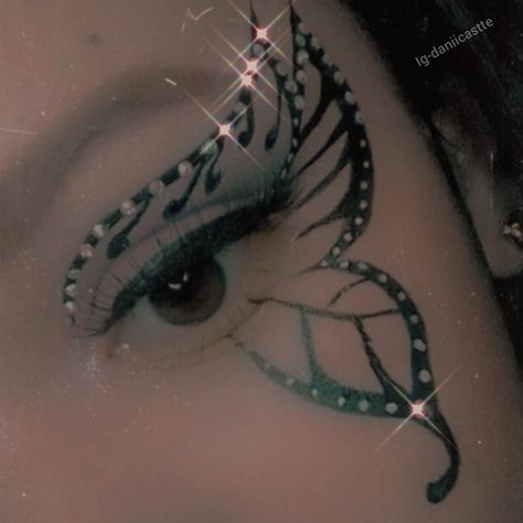 Maquillaje mariposa aesthetic Makeup Mariposa, Maquillaje De Ojos, Piercings, Eyeliner, Nose Ring, Makeup, Kawaii, Make Up