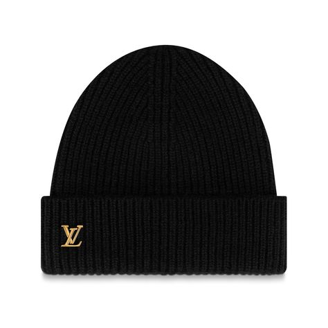 The ribbed lv spark beanie features a classic construction finished with a polished hardware accent. A turn-up brim enhances the casual aesthetic, while lv initials in gleaming hardware add a distinguished house detail. This pure cashmere piece is offered in a range of timeless colours for versatile wear. Prada Beanie, Louis Vuitton Beanie, Lv Hat, Lv Beanie, Ysl Clothes, Louis Vuitton Clothes, Louis Vuitton Hat, Gucci Outfits, Beanie Black