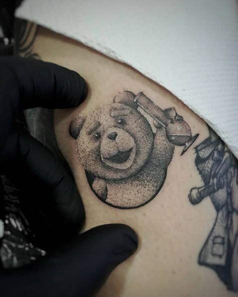 ⚡ Criminal Tattoo⚡ on Instagram: “Oso Ted! Mini tattoo 5 cm 🐻 . . . . . #criminaltattoo #criminaltats #minitattoo  #smalltattoo #microtattoo #tedybear #teddybear…” Ted Tattoo Bear, 5cm Tattoo Ideas, Ted Tattoo, Bears Tattoo, Tattoo Bear, Disney Stitch Tattoo, Gotik Tattoo, Lower Back Tattoo, Pikachu Tattoo