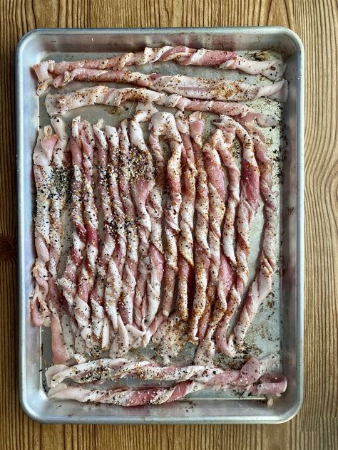 TikTok's viral twisted bacon recipe is soft and crispy Crispy Bacon In Oven, Best Way To Cook Bacon, Twisted Bacon, Bacon Treats, Perfect Bacon, Oven Baked Bacon, Make Bacon, Dinner Party Dishes, Bacon In The Oven