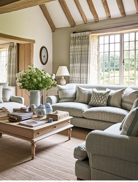 Cream Country Living Room, Modern Country Cottage Living Room, Contemporary Country Living Room, Neutral Cottage Living Room, Cosy Neutral Living Room, English Style Living Room, Cozy Traditional Living Room, Cosy Cottage Living Room, Warm Living Room Colors