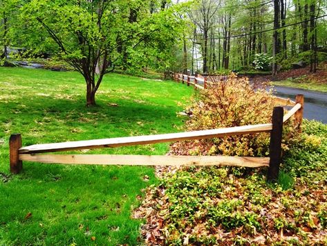 2-Rail Rustic Split Rail Fence Privacy Fence Landscaping, Front Yard Flowers, Split Rail Fence, Driveway Entrance, Types Of Fences, Backyard Privacy, Front Yard Fence, Rail Fence, Farm Fence