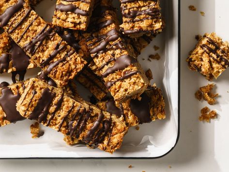 Choc Drizzled Muesli Bars — Hayden Quinn Muslie Bars Recipe, Muslie Bars, Muesli Bar Recipe, Muesli Slice, Muesli Recipe, Muesli Bars, Berry Crumble, Crunch Bar, Chocolate Crunch