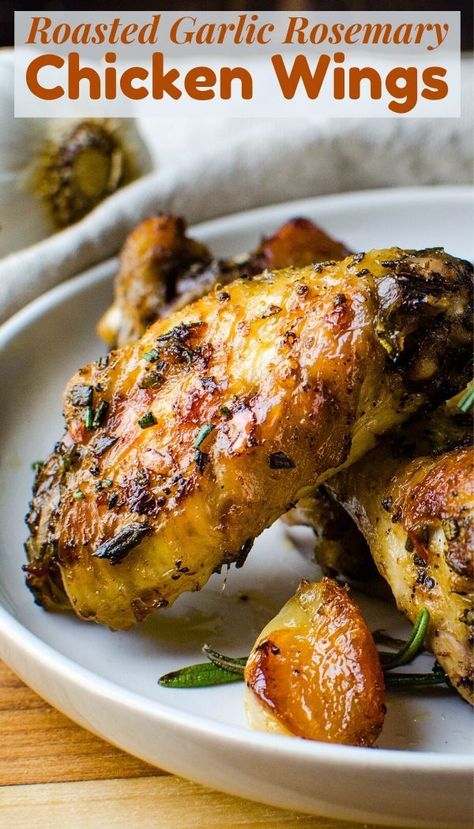 Lemon Rosemary Chicken Wings, Chicken Wings Cast Iron Skillet, Rosemary Chicken Wings, Cast Iron Chicken Wings, Roasted Chicken Wings Oven, Piletina Recepti, Healthy Wings Recipe, Oven Roasted Chicken Wings, Garlic Rosemary Chicken