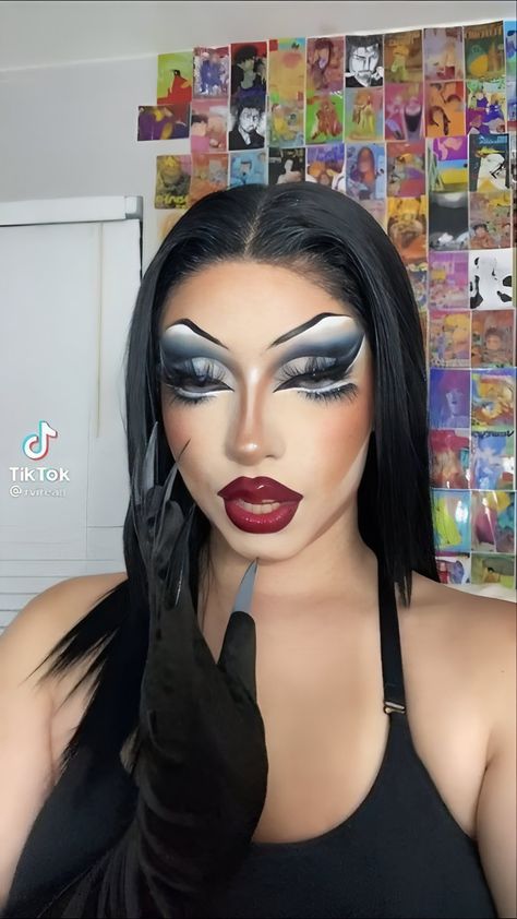 Bratz Drag Makeup, Drag Makeup Looks For Women, Drag Nose Contour, Drag Smokey Eye, Drag Halloween Makeup, Drag Makeup Hooded Eyes, Silver Drag Makeup, Drag Eyeshadow Looks, Drag Looks Make Up