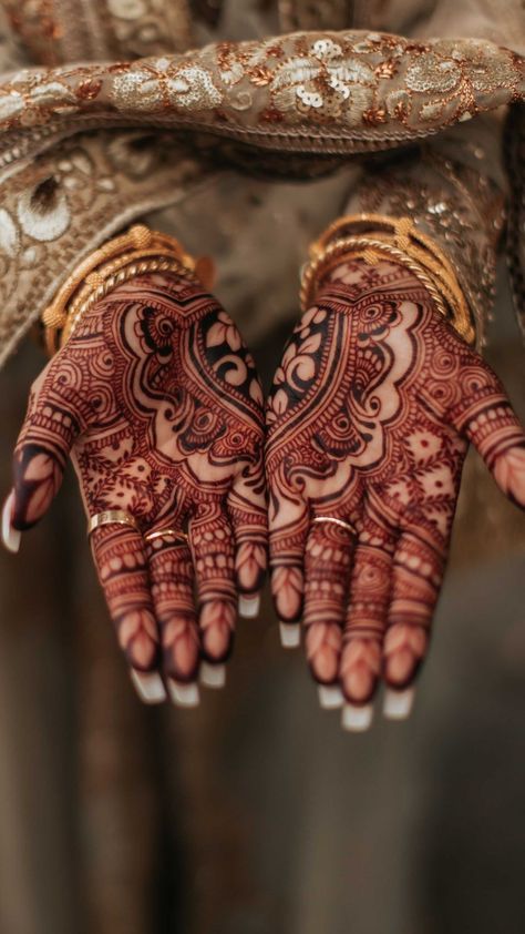 Wedding Henna Designs, Traditional Mehndi Designs, Henna Stain, Desi Aesthetics, Mehndi Style, Royal Indian, Bridal Henna Designs, Simple Mehndi Designs Fingers, Modern Mehndi Designs