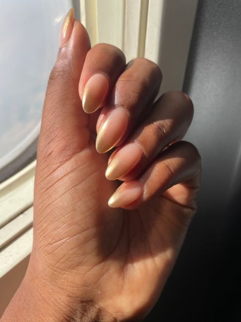 Gold Tip Ombre Nails, Ombré Gold Chrome Nails, Ombré Gold Nails, Light Gold Chrome Nails, Soft Gold Nails, Champagne Ombre Nails, Wedding Ombre Nails, Nails With Golden Details, Nude Nails With Gold Accent