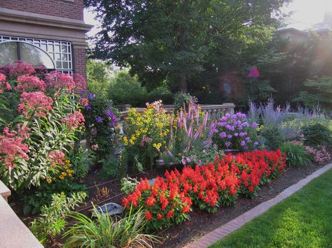 Terrace and Gardens / Minnesota Governor's Residence Easy Garden Ideas Landscaping, Outdoor Yard Ideas, Summer Flowers Garden, Perennial Garden, Garden Trees, Wall Ideas, Retaining Wall, Lawn And Garden, Dream Garden