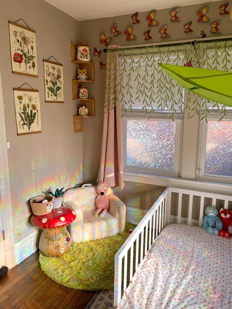 Sensory Nursery Room, Childrens Nursery Ideas, Dopamine Decor Nursery, Nursery Ideas Maximalist, Hippie Nursery Ideas, Maximalist Baby Nursery, Baby In Bedroom With Parents, Toddler Nursery Room Ideas, Cottagecore Toddler Room