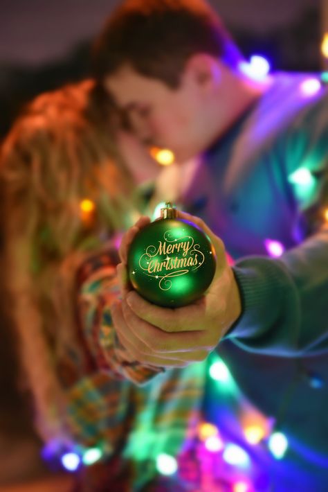 Cute Christmas Photos Couples, Christmas Is Coming Pictures, Couple’s Christmas Pictures, December Picture Ideas, Christmas As A Couple, Mistletoe Picture Couple, Diy Christmas Couple Photoshoot, Cute Couple Holiday Pictures, Diy Couple Christmas Pictures