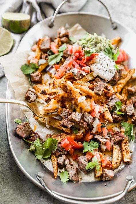 Carne Asada Fries – WellPlated.com Homemade Mac And Cheese Recipe Easy, Carne Asada Fries, Seasoned Fries, Easy Cheese Recipes, Fun Dinner, Game Day Appetizers, The Best Game, Juicy Steak, Steak Fries