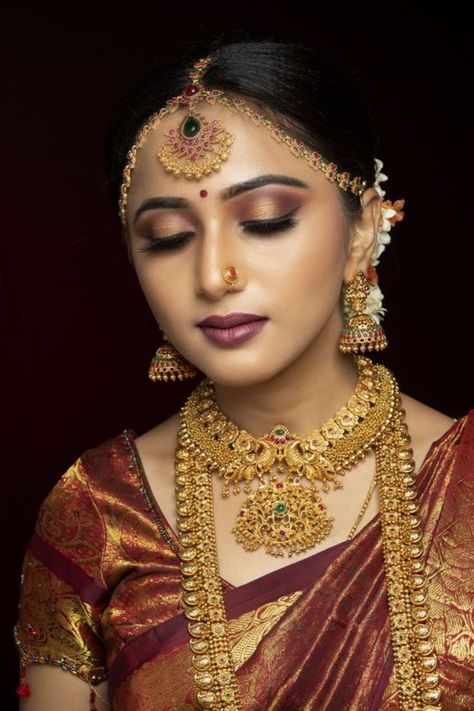 Tamil Bridal Makeup, Muhurtham Eye Makeup Look, South Indian Bridal Eye Makeup, Tamil Bride Makeup, Simple Makeup Looks Indian Wedding, South Indian Bride Makeup Wedding, South Indian Bride Eye Makeup, South Indian Wedding Makeup Bridal Looks, Telugu Bride Makeup