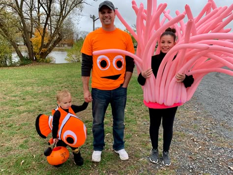 Family Nemo Halloween Costumes, Darla Halloween Costume Finding Nemo, Ocean Animal Halloween Costumes, Nemo Dory Costume, Family Nemo Costumes, Finding Nemo Costume Family, Diy Dory Costume Women, Finding Nemo Diy Costume, Finding Nemo Family Halloween Costumes