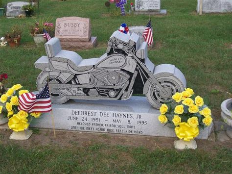 Deforest "Dee" Haynes, Jr (1951 - 1995) - Find A Grave Photos Headstone Ideas, Harley Baby, Harley Davidson Decor, Tombstone Designs, Biker Art, Biker Life, Harley Davidson Motorcycle, Biker Chick, Grave Marker