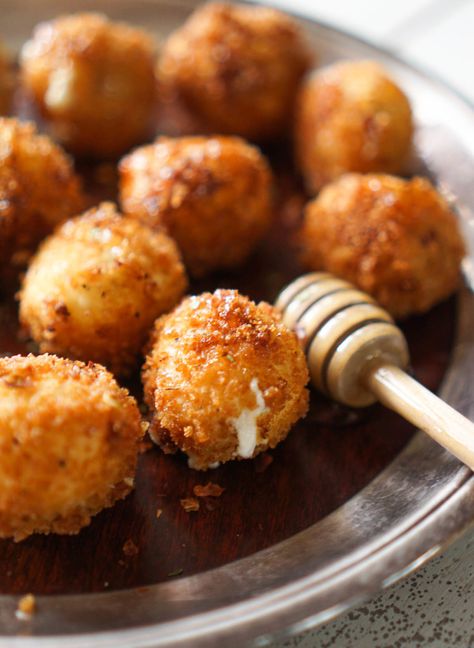 Fried Goat Cheese Balls, Canape Ideas, Savory Apps, Goat Cheese Balls, Charcuterie Display, Fried Goat Cheese, Cheese Balls, Cheese Appetizers, Honey Recipes