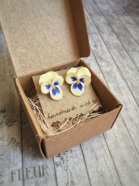 Yellow Pansy earrings, Pansy flowers Pansy Ceramic, Pansy Jewelry, Pansy Earrings, Yellow Pansy, Violet Jewelry, Flower Violet, Packaging Accessories, Woman Earrings, Jewellery Packaging