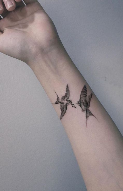 100 Insanely Crazy Black & Gray Tattoos That Are Truly Inspiring - TheTatt Bird Tattoos Arm, Swallow Bird Tattoos, Korean Tattoo Artist, Vogel Tattoo, Tato Minimal, Tato Jari, Pola Tato, Sparrow Tattoo, Swallow Tattoo