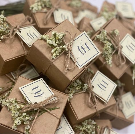 Photographer Client Gifts, Wedding Favour Boxes, Wedding Bonbonniere, Christmas Cookies Packaging, Wedding Packaging, Vintage Wedding Favors, Soap Wedding Favors, Bridal Gift Wrapping Ideas, Wedding Giveaways