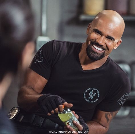 Hondo Swat, Shemar Moore Shirtless, Sherman Moore, Swat Police, Derek Morgan, Swat Team, Shemar Moore, That Smile, Spencer Reid