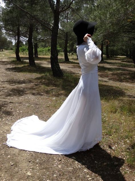 FRENCH 60s Vintage Wedding Dress // Bridal White Sheer Empire Waist Long Train Gown // size small Pinina Tornai, Gowns Hijab, French 60s, Country Wedding Gowns, Summer Wedding Gowns, Boho Makeup, Blush Wedding Gown, Veils Wedding, Floral Wedding Gown