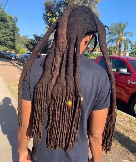 Black Hair Locs, Short Twists Natural Hair, Creepy Clown Pictures, Free Form Locs, Loc Styles For Men, Short Twists, Sister Locs, Beautiful Dreadlocks, Black Men Hairstyles