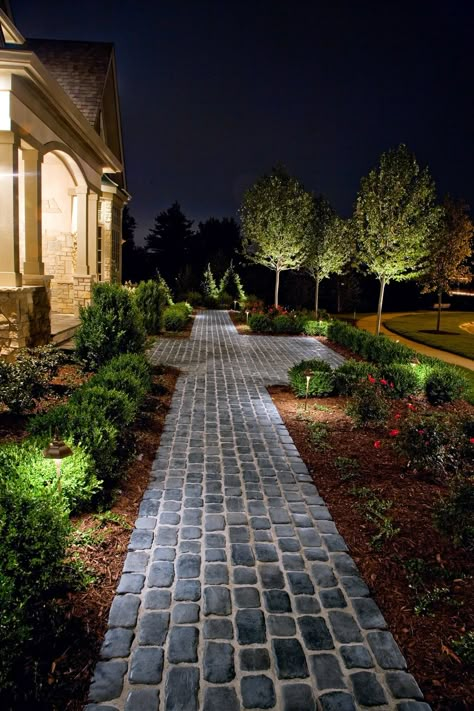 Cobblestone Walkway, Cobblestone Driveway, Walkway Landscaping, Brick Walkway, Concrete Walkway, Walkway Design, Landscape Lighting Design, Paver Walkway, Outdoor Walkway