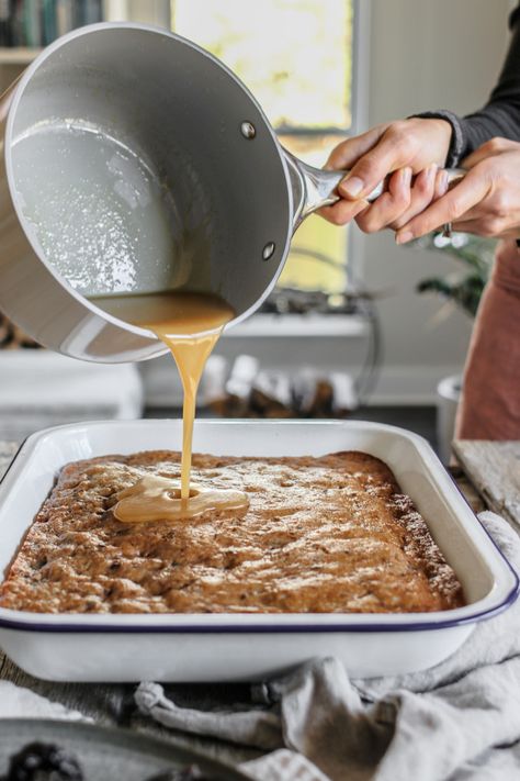 woman pouring glaze on top of a pan of prune cake Prune Pie Recipes, Prune Cake Old Fashioned, Chickpea Nutella, Fancy Christmas Desserts, Prune Cake Recipe, Desserts Spring, Prune Cake, Prune Recipes, Christmas Dessert Recipes