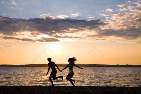 Couple Running Together, Person Painting, Paddle Boarding Pictures, Losing Hope, Contest Ideas, Couple Running, Inflatable Bounce House, Beach At Night, Running On The Beach