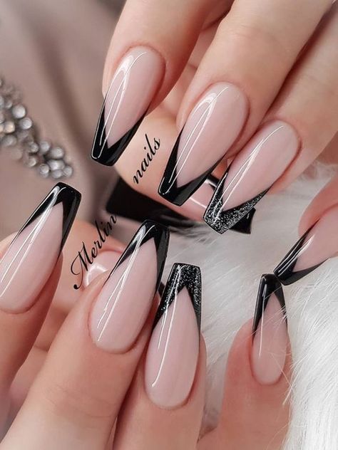 40 Black Nail Designs To Try This Year - Ray Amaari Accent Nail Designs, Nail Tip Designs, Black Acrylic Nails, French Tip Nail Designs, New Nail Designs, French Tip Acrylic Nails, French Nail Designs, Black Nail Designs, Black French