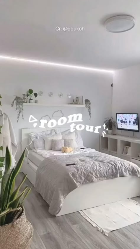 Redecorate Bedroom, Minimalist Room, Aesthetic Rooms, Teen Bedroom Decor, Room Design Bedroom, Room Makeover Bedroom, Dream Room Inspiration, Room Makeover Inspiration, Small Room Bedroom