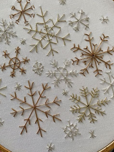 Nordic Christmas Embroidery, Snowflake Embroidery Pattern Simple, Bead Embroidery Snowflake, Hand Embroidery Snow Flakes, Hand Embroidered Snowflakes, Embroidery Circle Designs, Embroidery Snowflake Patterns, January Embroidery, Beadwork Embroidery Patterns