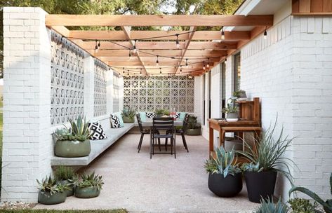 Breeze Blocks - Design Trend of the Month | ModularWalls Outdoor Eating Spaces, Breeze Block Wall, Breeze Blocks, Wood Pergola, Diy Shades, Casas Coloniales, Shade Canopy, Patio Roof, House With Porch