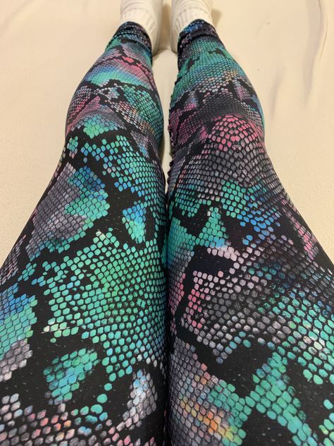 Snake Leggings Outfit, Snake Skin Clothes, Diy Snake, Awesome Leggings, Leggings Mermaid, Skin Leggings, Snake Leggings, Patent Leather Leggings, Snakeskin Leggings