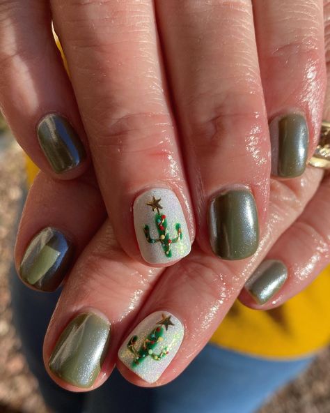 Punchy Christmas Nails, Cowgirl Christmas Nails, Western Holiday Nails, Christmas Cactus Nails, Western Thanksgiving Nails, Western Christmas Nails Ideas, Winter Western Nails, Christmas Western Nails, Western Winter Nails