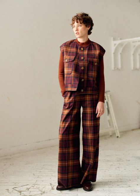 Aldo Trousers - Burgundy and brown check - Wool - Sézane Burgundy And Brown, Plaid Set, Side Stitch, Fall Fit, Checked Trousers, Checked Jacket, Check Pattern, Parisian Style, Clothing Patterns