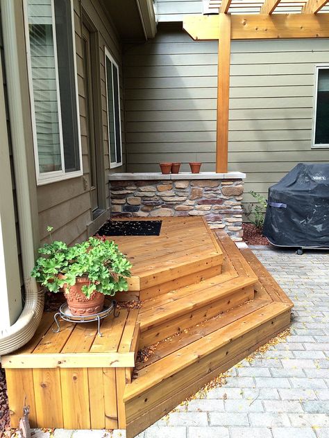 Cedar Landing and Stairs to Patio, Veneer Stone Counter - Traditional - Patio - Other - by Archadeck of Central Iowa | Houzz Three Sided Stairs, Stairs Off Back Door To Patio, Deck Stair Landing Ideas, Exterior Stairs With Landing, Steps Onto Patio, Steps Down From House To Patio, Patio Deck Stairs, Outdoor Stairs To Patio, Steps Out Back Door To Patio