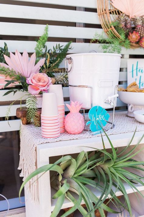 Modern Moana 5th birthday party | 100 Layer Cakelet | Bloglovin’ Tiki Table Decor, Modern Moana Party, First Luau Birthday Party, Modern Moana, Hawai Party, Moana Party Decorations, Moana Birthday Party Theme, 5th Birthday Party, Luau Birthday Party