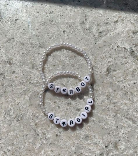 Starboy And Stargirl Bracelet, Black And White Bracelets Beads, Cute Bracelets Diy, Star Girl Clothes, Diy Crafts Jewelry Bracelets, Ideas For Bracelets With Beads, Star Girl Bracelet, Cool Beaded Bracelets, Star Boy Aesthetic