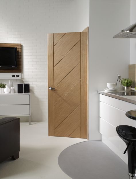 A modern style door with straight diagonal lines. This door has deeper u-grooves opposed to the shallower v-grooves. Internal Doors Modern, Pintu Interior, Internal Oak Doors, Oak Interior Doors, Home Door Design, Contemporary Doors, Doors Interior Modern, Bedroom Door Design, Internal Door