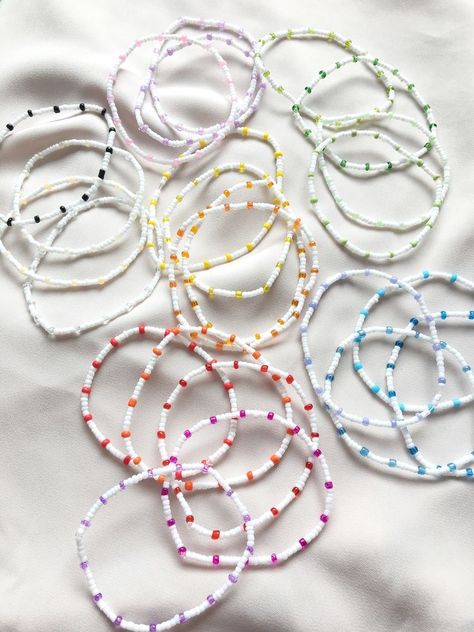 Bracelets With Beads, Diy Beaded Rings, Bracelets Handmade Diy, Bead Charms Diy, Beaded Necklace Diy, Diy Bracelet Designs, Diy Bracelets Patterns, Beads Bracelet Design, Handmade Jewelry Tutorials