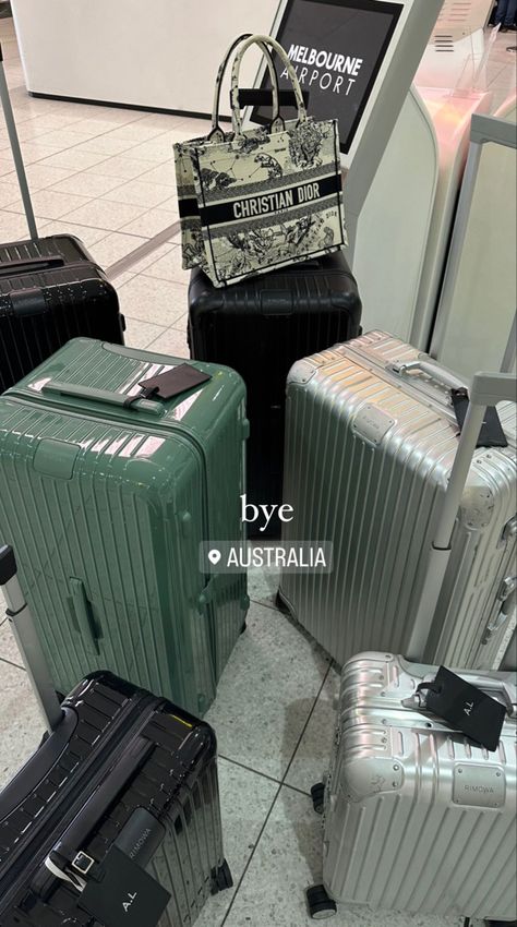 Plane Tips, Trip Couple, Road Trip Family, International Travel Checklist, Paris Italy, Melbourne Airport, Airplane Car, Airport Aesthetic, Cute Luggage