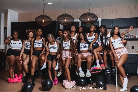 Bnb Party Ideas, Things To Do For Your Birthday, December Birthday Party Ideas, Sweet 16 Sleepover, Plus Size Birthday Outfits, Bottle Girl, Hello 20, Birthday Sleepover Ideas, 16th Birthday Outfit