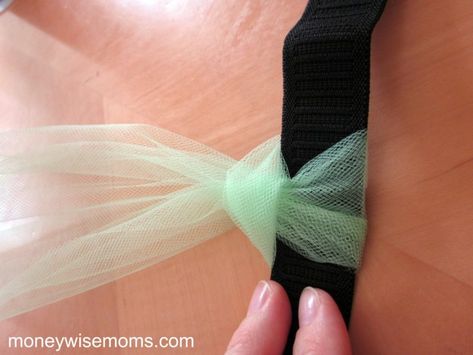 3rd step - How to Make a No-Sew Tulle Skirt Witch Skirt, Witch Costume Diy, Tool Skirt, Witch Tutu, Diy Tulle Skirt, Diy Tulle, Diy Tutu, Witch Costumes, Witch Diy