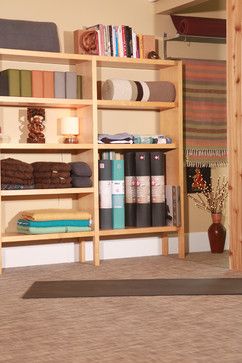 Yoga Studio Design Ideas, Sala Yoga, Yoga Storage, Home Yoga Room, Yoga Mat Storage, Yoga Store, Yoga Studio Design, Wellness Studio, Yoga Studio Decor