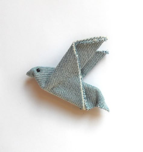 Origami is the art of paper folding. I made this brooch by folding denim from old jeans instead of paper. I used the origami scheme for folding a dove. Origami Dove, Jeans Crafts, Fabric Origami, Folding Origami, Blue Jeans Crafts, Origami Bird, Paper Birds, Origami Animals, Denim Diy