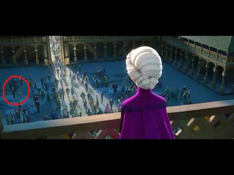 SLENDERMAN IS IN FROZEN!!! XD Hidden Disney Secrets, Dipper Y Mabel, Disney Amor, Tiana And Naveen, Hidden Movie, Disney Secrets, Disney Facts, Disney Side, Slenderman