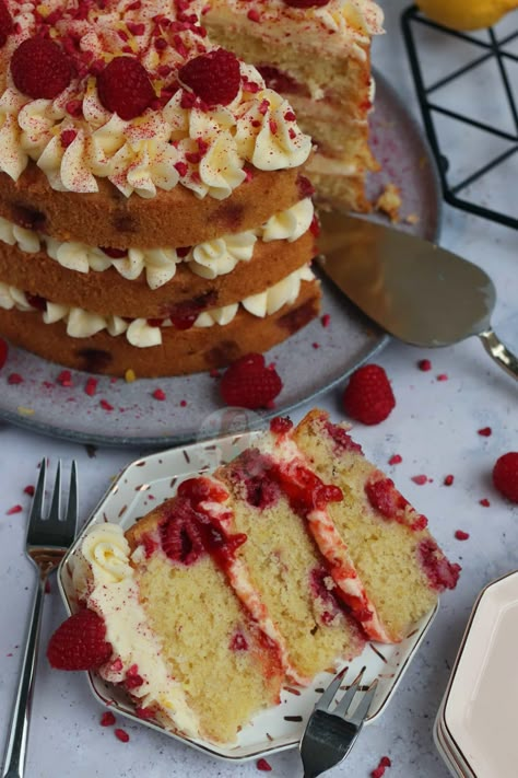 Lemon and Raspberry Cake! - Jane's Patisserie Raspberry Lemon Cakes, Lemon And Raspberry, Raspberry Buttercream Frosting, Lemon Buttercream Frosting, Janes Patisserie, Raspberry Buttercream, Yoghurt Cake, Freeze Dried Raspberries, Lemon Buttercream